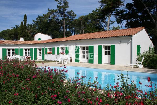 Maison à vendre à La Flotte - 5 pièces, piscine, grand terrain