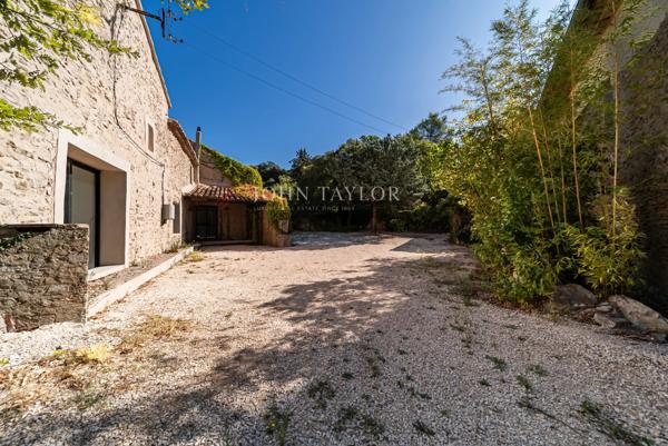 A VENDRE Mas de ville rénové avec maisonnette indépendante à restaurer – L’Isle-sur-la-Sorgue, Provence