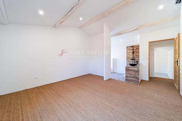 A VENDRE Mas de ville rénové avec maisonnette indépendante à restaurer – L’Isle-sur-la-Sorgue, Provence