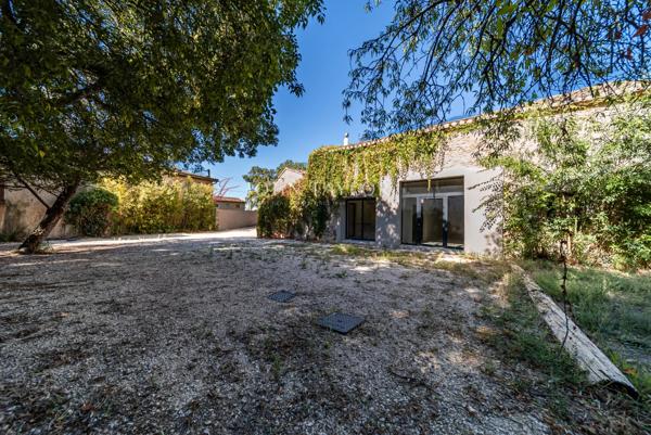 A VENDRE Mas de ville rénové avec maisonnette indépendante à restaurer – L’Isle-sur-la-Sorgue, Provence