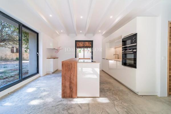 A VENDRE Mas de ville rénové avec maisonnette indépendante à restaurer – L’Isle-sur-la-Sorgue, Provence