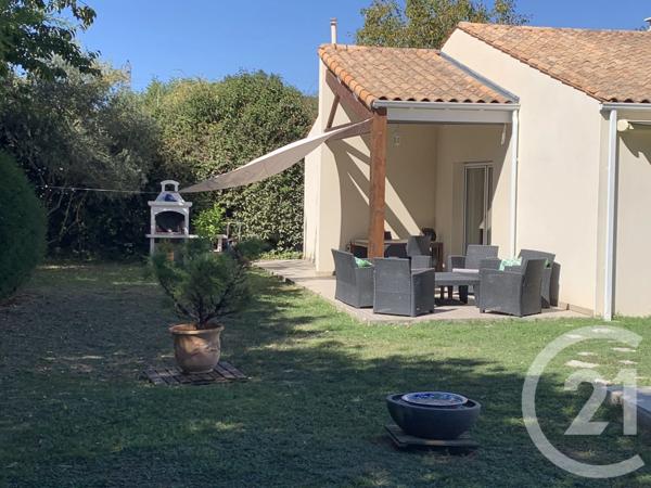 Maison à vendre  5 pièces - 125 m 2   SAINTES  - 17