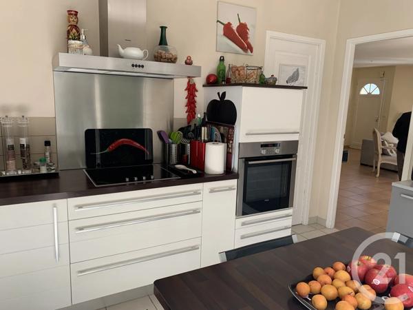 Maison à vendre  5 pièces - 125 m 2   SAINTES  - 17