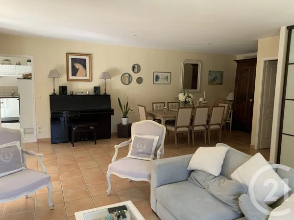 Maison à vendre  5 pièces - 125 m 2   SAINTES  - 17