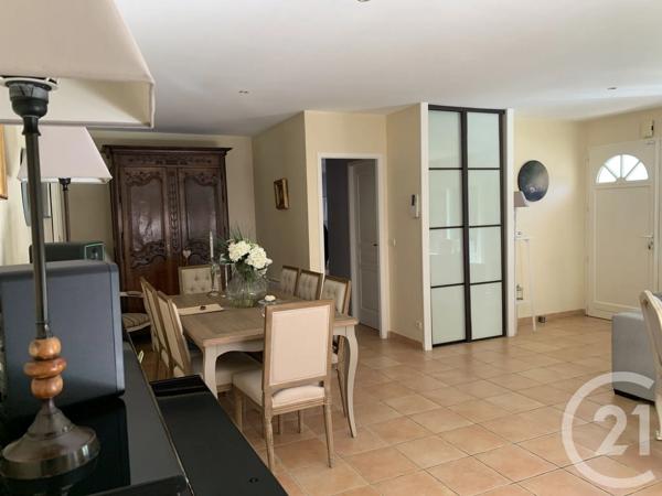 Maison à vendre  5 pièces - 125 m 2   SAINTES  - 17