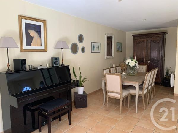 Maison à vendre  5 pièces - 125 m 2   SAINTES  - 17