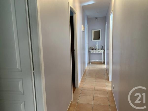 Maison à vendre  5 pièces - 125 m 2   SAINTES  - 17