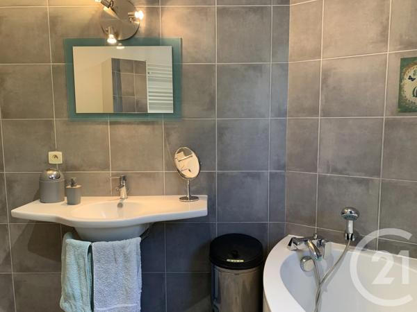Maison à vendre  5 pièces - 125 m 2   SAINTES  - 17