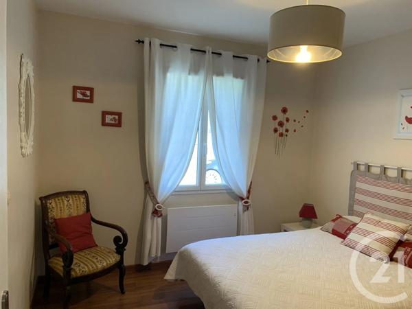 Maison à vendre  5 pièces - 125 m 2   SAINTES  - 17