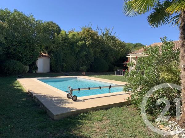 Maison à vendre  5 pièces - 125 m 2   SAINTES  - 17