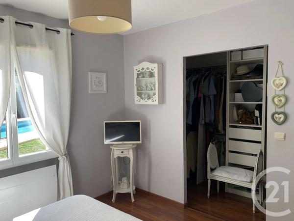 Maison à vendre  5 pièces - 125 m 2   SAINTES  - 17