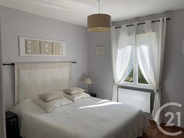 Maison à vendre  5 pièces - 125 m 2   SAINTES  - 17