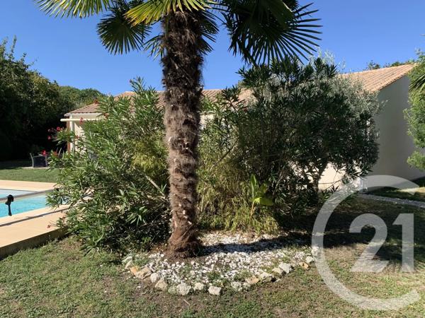 Maison à vendre  5 pièces - 125 m 2   SAINTES  - 17