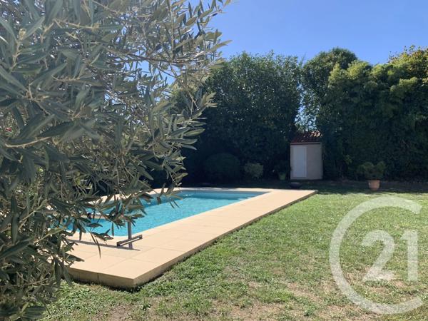 Maison à vendre  5 pièces - 125 m 2   SAINTES  - 17