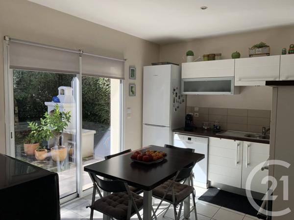 Maison à vendre  5 pièces - 125 m 2   SAINTES  - 17