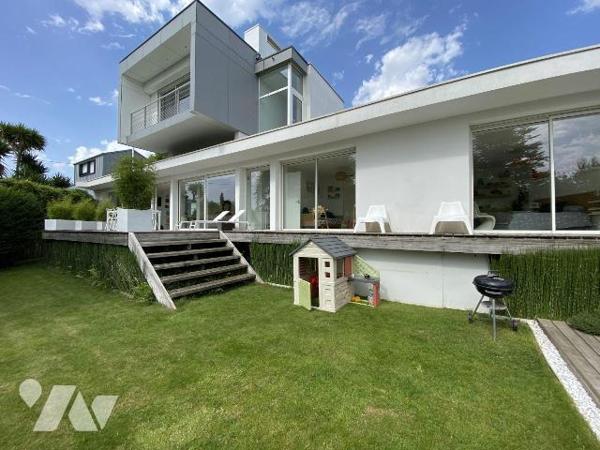 RARETÉ ARCHITECTURALE DANS UN CADRE PRIVILÉGIÉ
Nichée au c?ur d'un quartier extrêmement recher...