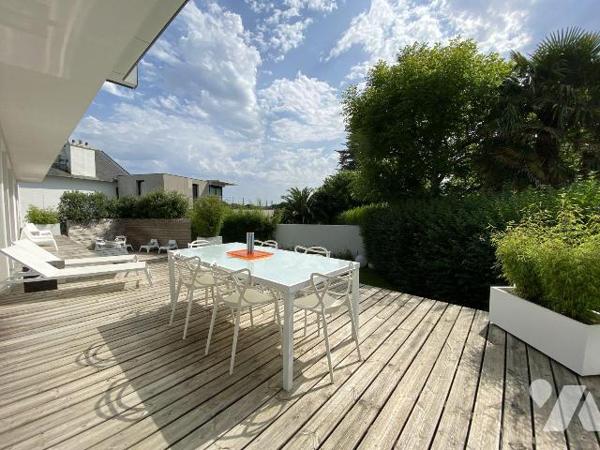 RARETÉ ARCHITECTURALE DANS UN CADRE PRIVILÉGIÉ
Nichée au c?ur d'un quartier extrêmement recher...