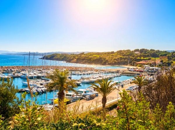 APPARTEMENT T3 VUE MER PANORAMIQUE + PARKING + PISCINE à vendre SIX-FOURS-LES-PLAGES (83)