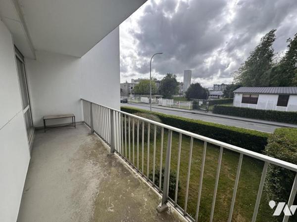 VANNES Ouest à 2 pas commerces, appartement T3 66 m² A RENOVER avec ascenseur, cave et pk couvert