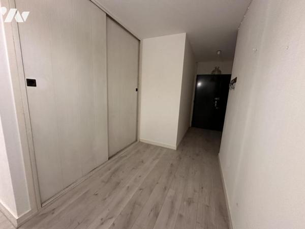 VANNES Ouest à 2 pas commerces, appartement T3 66 m² A RENOVER avec ascenseur, cave et pk couvert