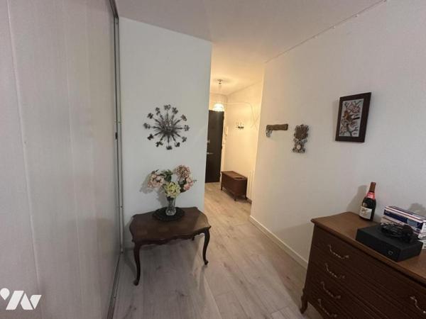 VANNES Ouest à 2 pas commerces, appartement T3 66 m² A RENOVER avec ascenseur, cave et pk couvert