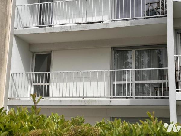 VANNES Ouest à 2 pas commerces, appartement T3 66 m² A RENOVER avec ascenseur, cave et pk couvert