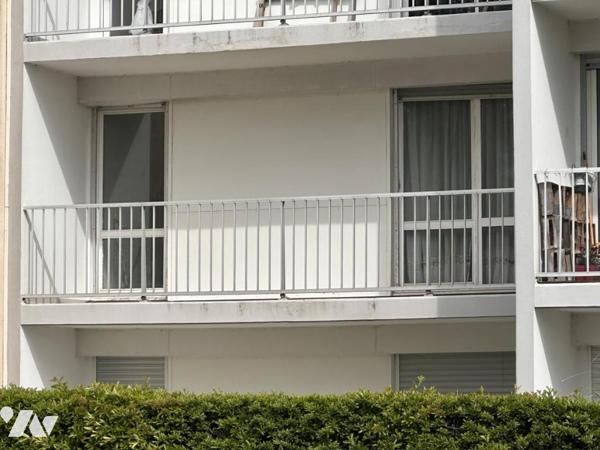 VANNES Ouest à 2 pas commerces, appartement T3 66 m² A RENOVER avec ascenseur, cave et pk couvert