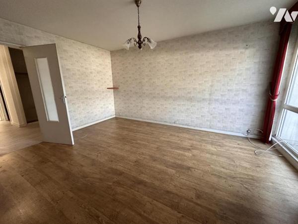 VANNES Ouest à 2 pas commerces, appartement T3 66 m² A RENOVER avec ascenseur, cave et pk couvert