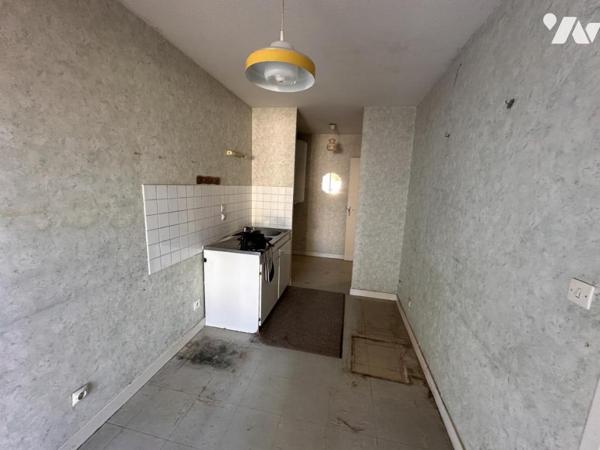 VANNES Ouest à 2 pas commerces, appartement T3 66 m² A RENOVER avec ascenseur, cave et pk couvert