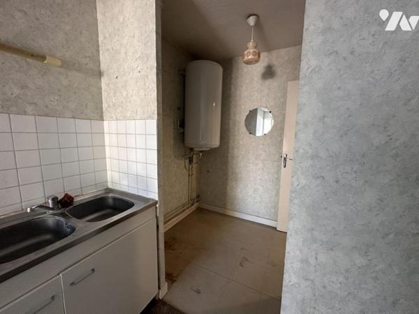 VANNES Ouest à 2 pas commerces, appartement T3 66 m² A RENOVER avec ascenseur, cave et pk couvert