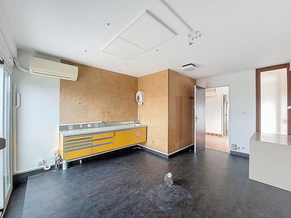 Local commercial de 101 m2 au 1er étage à vendre à Ramonville-Saint-Agne -Place Marnac