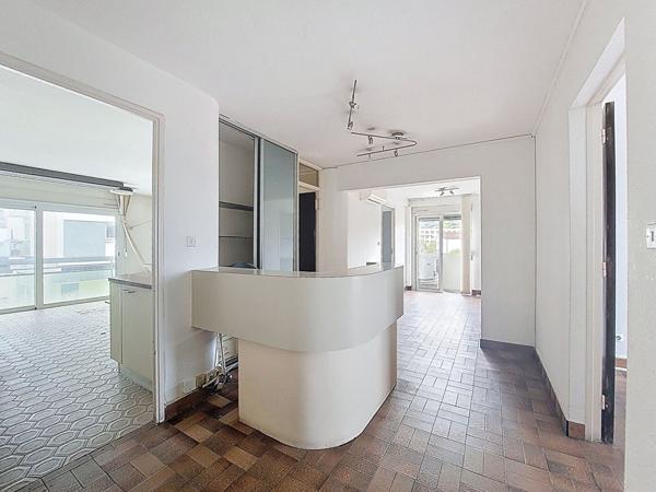 Local commercial de 101 m2 au 1er étage à vendre à Ramonville-Saint-Agne -Place Marnac