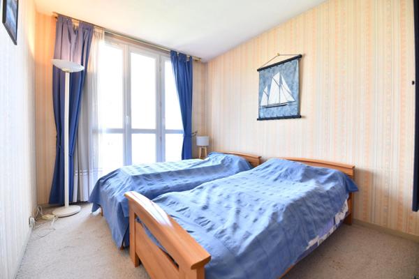 Grand appartement de quatre pièces! Ravalement récent!Vue magnifique sur la plaine de Balizy!