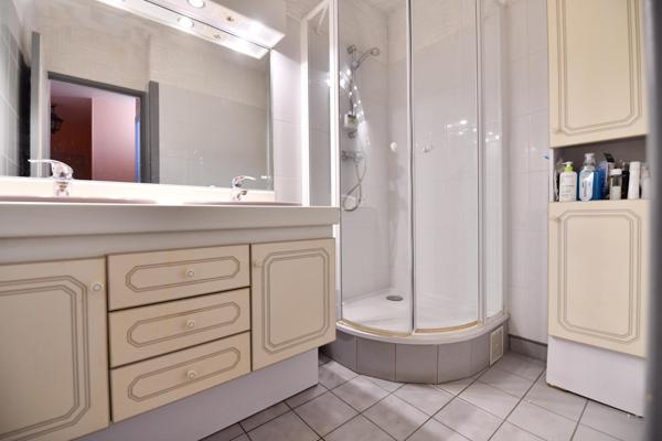 Grand appartement de quatre pièces! Ravalement récent!Vue magnifique sur la plaine de Balizy!