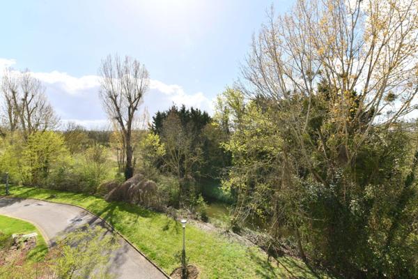 Grand appartement de quatre pièces! Ravalement récent!Vue magnifique sur la plaine de Balizy!