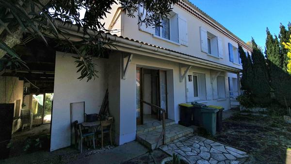 Emplacement rare à deux pas de l'océan, idéal pour projet locatif ou familial !