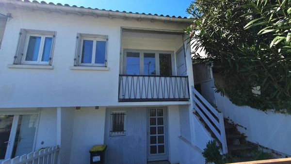 Emplacement rare à deux pas de l'océan, idéal pour projet locatif ou familial !