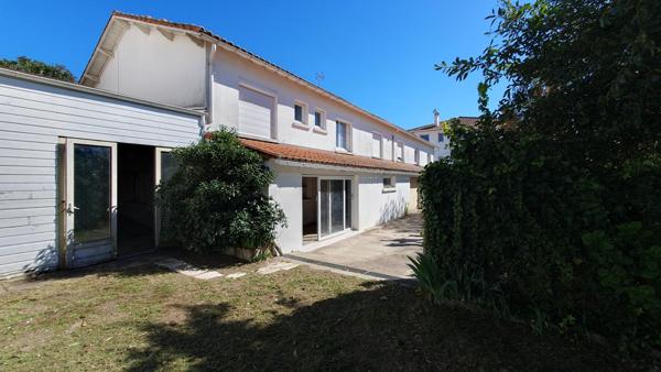 Emplacement rare à deux pas de l'océan, idéal pour projet locatif ou familial !