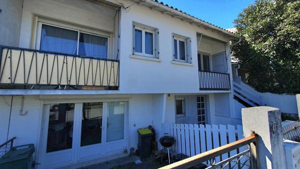 Emplacement rare à deux pas de l'océan, idéal pour projet locatif ou familial !