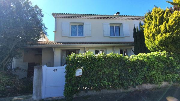 Emplacement rare à deux pas de l'océan, idéal pour projet locatif ou familial !