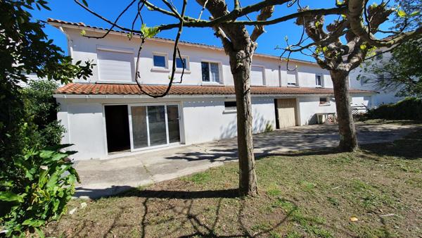 Emplacement rare à deux pas de l'océan, idéal pour projet locatif ou familial !