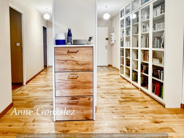 ORLEANS Jardin des Plantes au quatrième et dernier étage d'une résidence calme et sécurisée à vendre superbe appartement T5 de 114 m2 avec deux balcons et deux places de parking