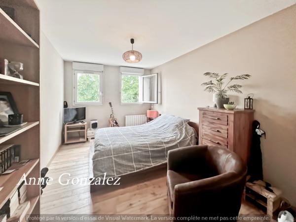 ORLEANS Jardin des Plantes au quatrième et dernier étage d'une résidence calme et sécurisée à vendre superbe appartement T5 de 114 m2 avec deux balcons et deux places de parking