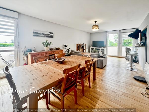 ORLEANS Jardin des Plantes au quatrième et dernier étage d'une résidence calme et sécurisée à vendre superbe appartement T5 de 114 m2 avec deux balcons et deux places de parking