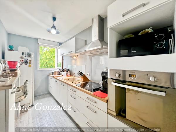 ORLEANS Jardin des Plantes au quatrième et dernier étage d'une résidence calme et sécurisée à vendre superbe appartement T5 de 114 m2 avec deux balcons et deux places de parking