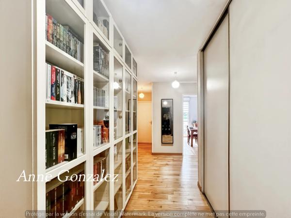 ORLEANS Jardin des Plantes au quatrième et dernier étage d'une résidence calme et sécurisée à vendre superbe appartement T5 de 114 m2 avec deux balcons et deux places de parking