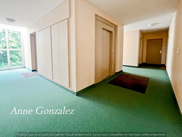 ORLEANS Jardin des Plantes au quatrième et dernier étage d'une résidence calme et sécurisée à vendre superbe appartement T5 de 114 m2 avec deux balcons et deux places de parking