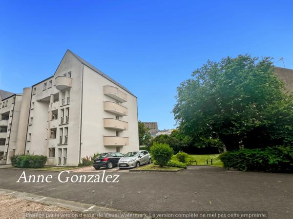 ORLEANS Jardin des Plantes au quatrième et dernier étage d'une résidence calme et sécurisée à vendre superbe appartement T5 de 114 m2 avec deux balcons et deux places de parking