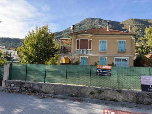 Vente                                                      Maison
                        
                     7 pièces                      160 m2                     à Saint-André-les-Alpes