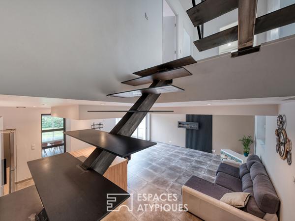 La maison meulière à la rénovation contemporaine avec atelier et jardin